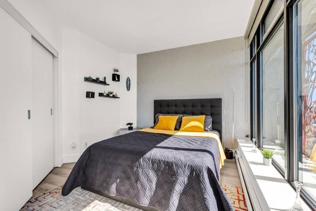 Central Luxury Apartment With Best City Views! Vancouver Bagian luar foto