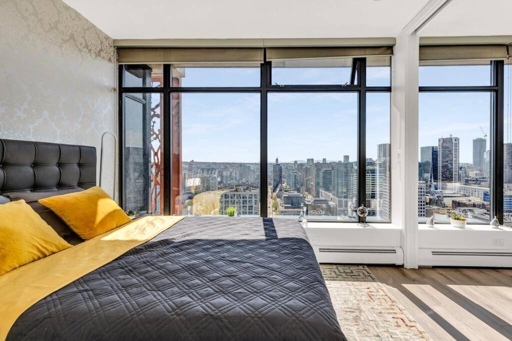 Central Luxury Apartment With Best City Views! Vancouver Bagian luar foto